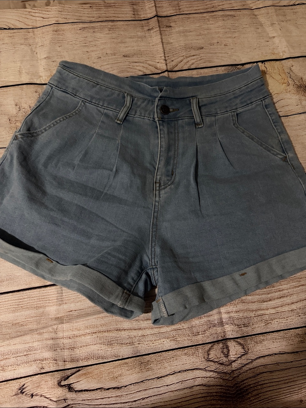 Women’s Light Blue High Waisted Denim Pleat Front Shorts size medium